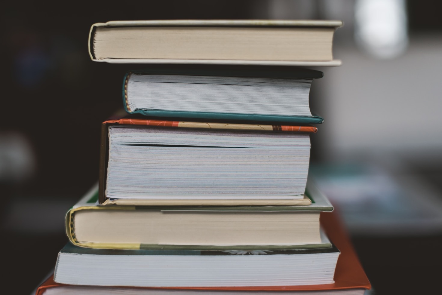 5 Libros Imprescindibles para Disfrutar de una Copa de Vino Rosado